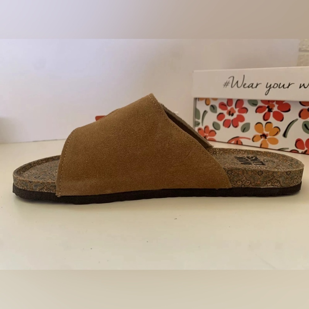 MUK LUKS Tan Buckle-Accent Valerie Terra Turf Sandal- Women Size 9 Women Sandals - Picture 5 of 13